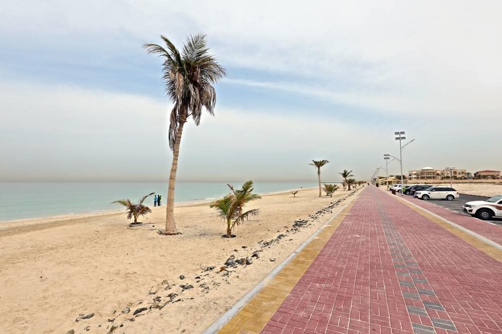 تسرب نفطي يغلق شواطئ أم القيوين في الامارات