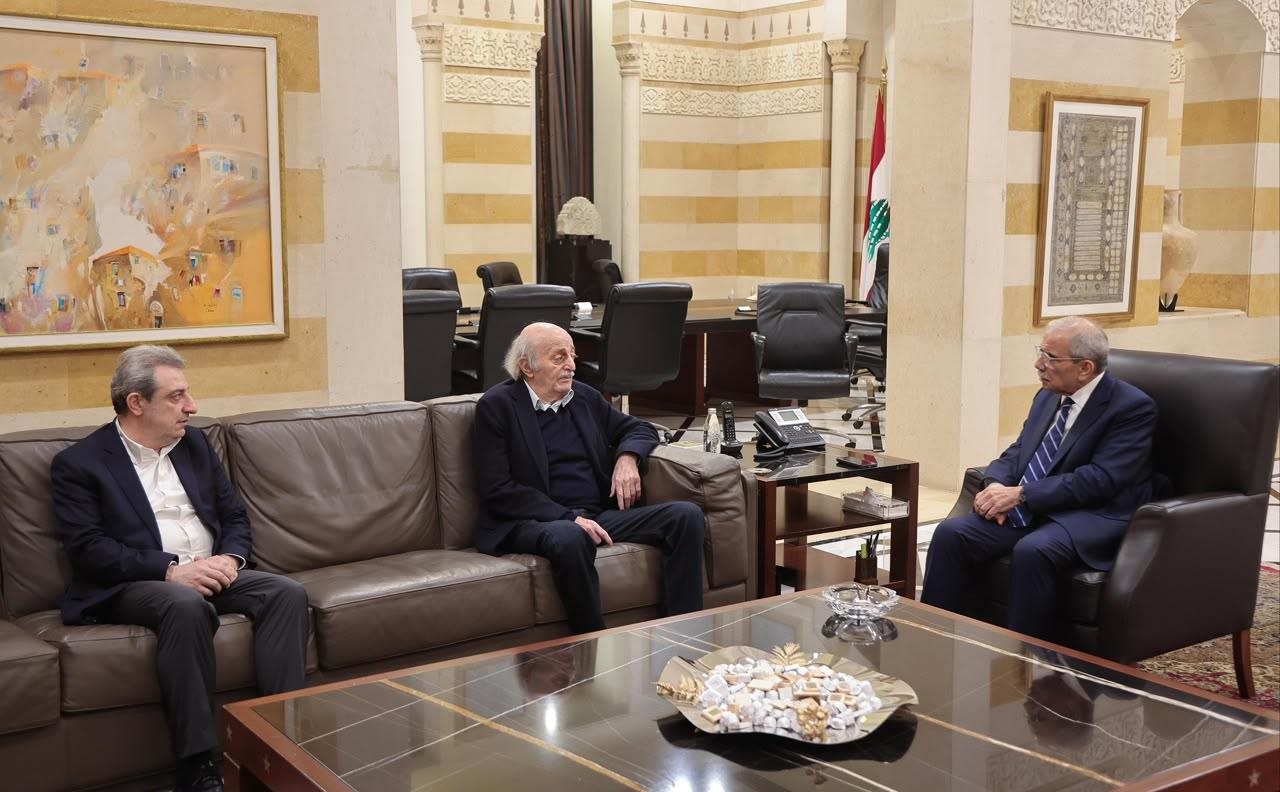 التطورات السياسية بين سلام وجنبلاط