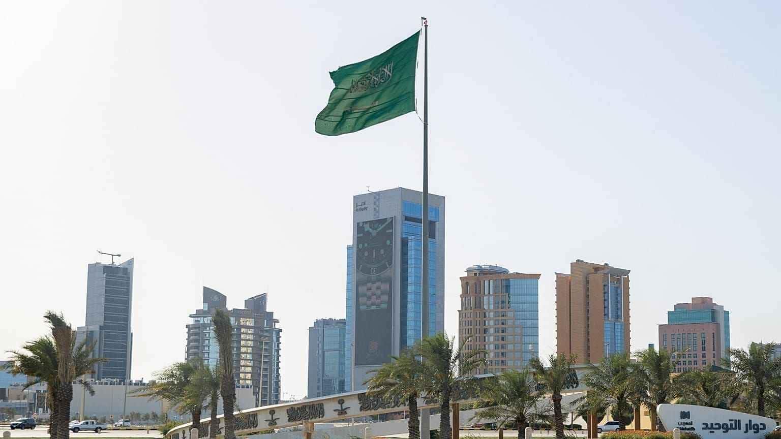 سماع دوي انفجارين في الرياض عقب تحذير  من هجوم جوي معاد
