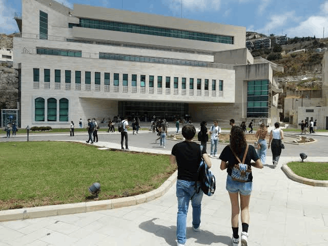 جامعات تتساهل
