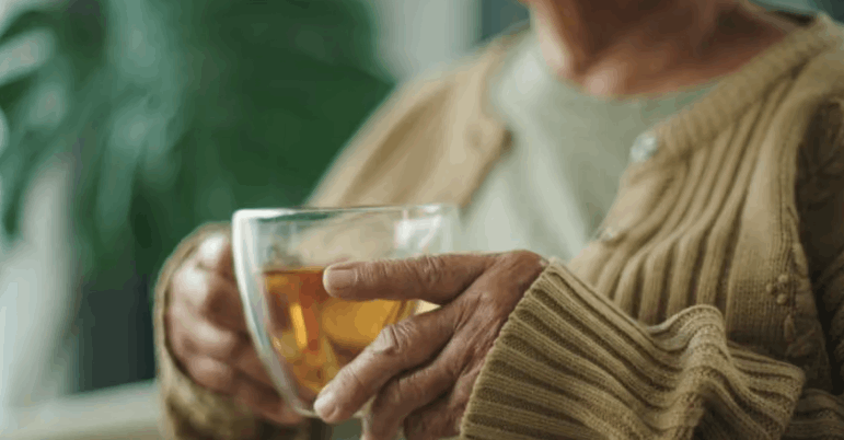 كم كوب شاي تحتاج يومياً لحماية قلبك؟