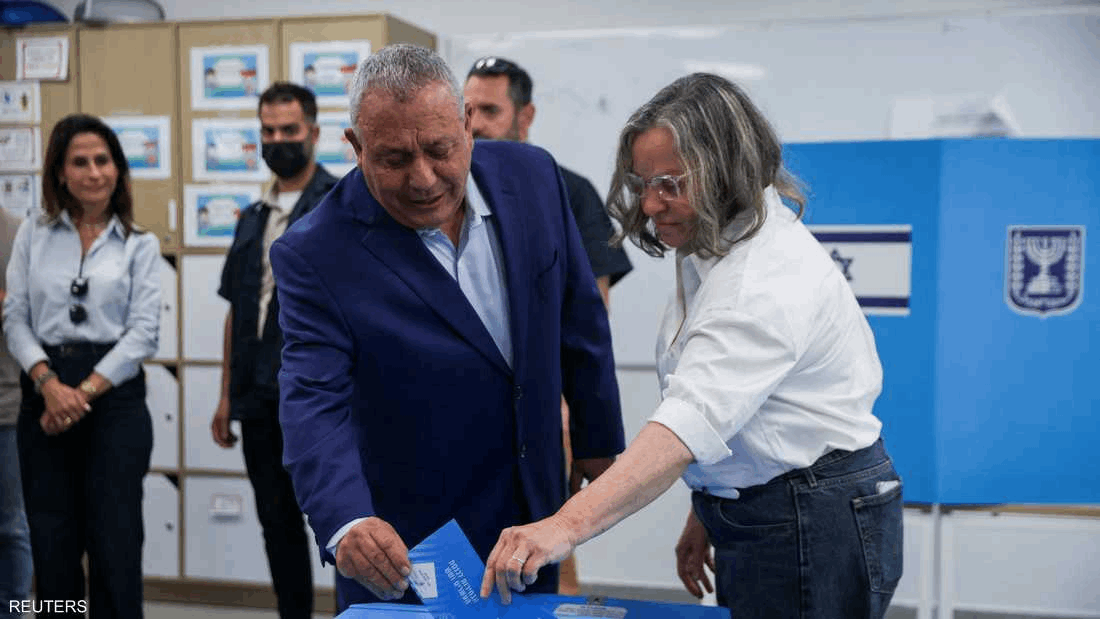 حزب آيزنكوت يتهم نتنياهو بالتمهيد للطعن بالانتخابات.. وإقبال قياسي