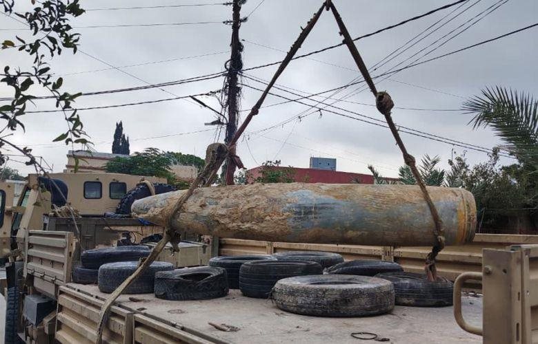 بالصور... سحب وتعطيل قنبلة طيران زنة 2000 في هذه المنطقة