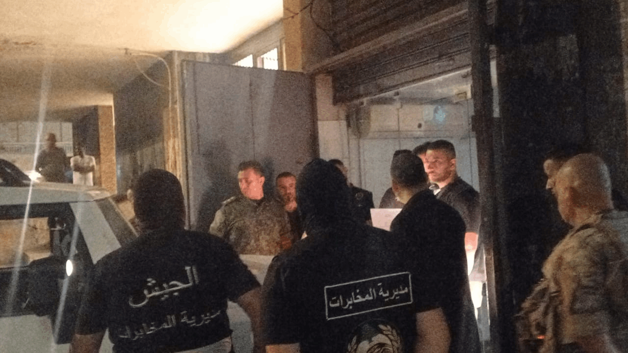  بعد التبليغ عن حالات تسمّم غذائي..محافظ بيروت يقفل مستودعاً للحوم بالشمع الأحمر