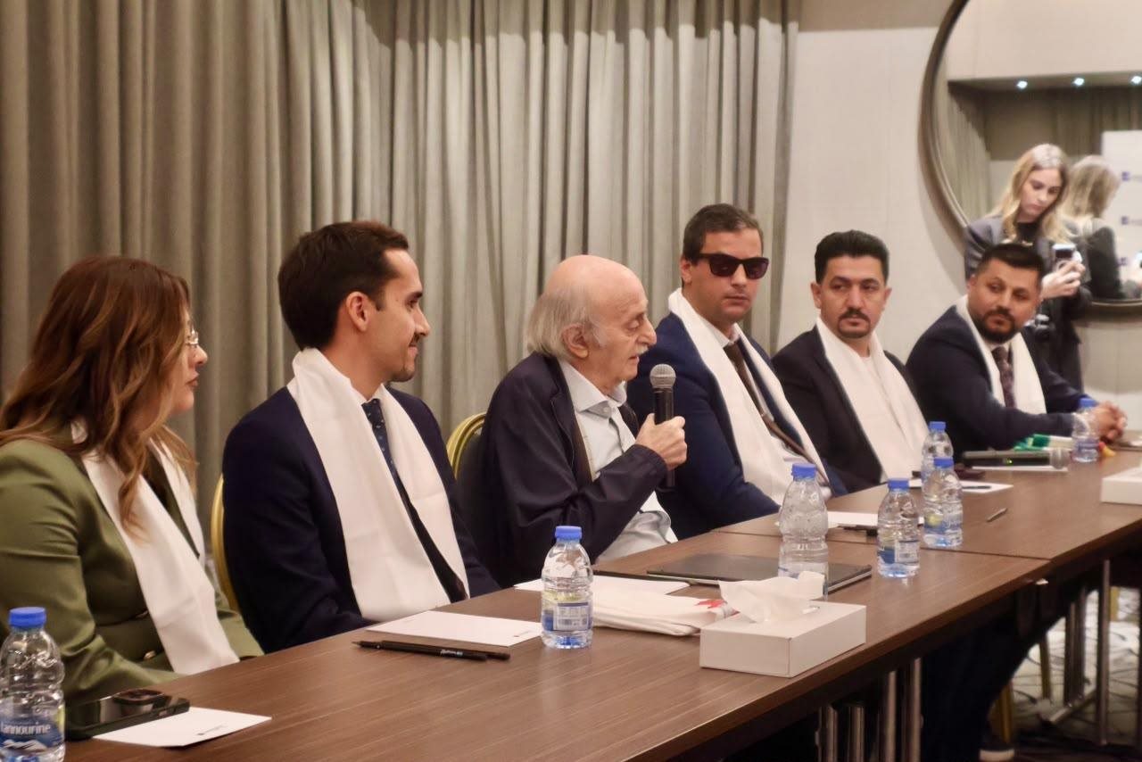 جنبلاط التقى وفداً من الشبيبة الاشتراكية الدولية... بحث في تطورات لبنان والمنطقة