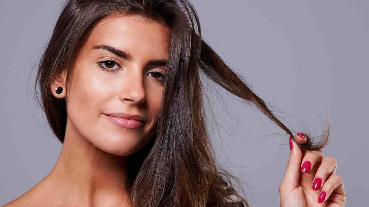لماذا يبدو شعرك متعباً رغم اهتمامك به؟ أخطاء يومية تضعف الشعر