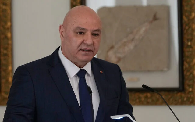 الرئيس عون للملك حمد بن عيسى آل خليفة: لبنان يقف إلى جانب البحرين