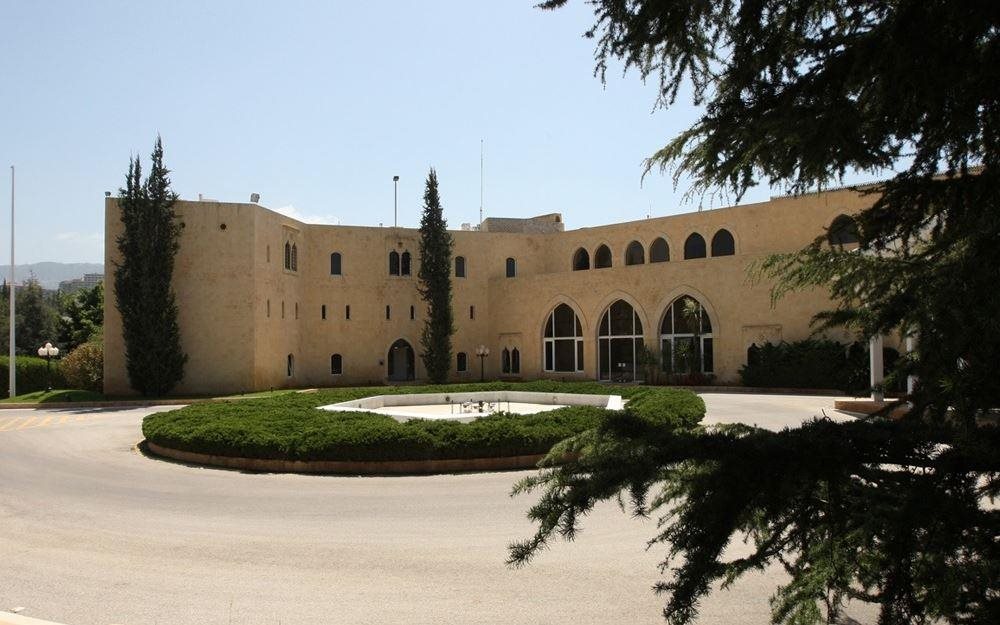 العلاقة بالعهد تشعل خلاف الحزبين