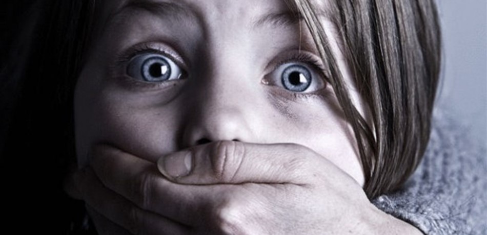 من أمام منزلها.. خطفوا ابنة الـ7 سنوات خلال انتظارها حافلة المدرسة<br/>