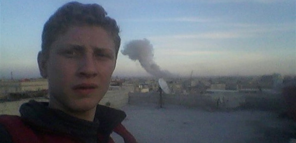"Selfie الغوطة".. شابٌ يوثّق الغارات يومياً: "لأنكّم لا تفعلون شيئاً"!  <br/>