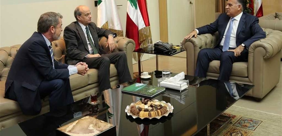 ابراهيم عرض والسفير الإسباني التطورات السياسية 