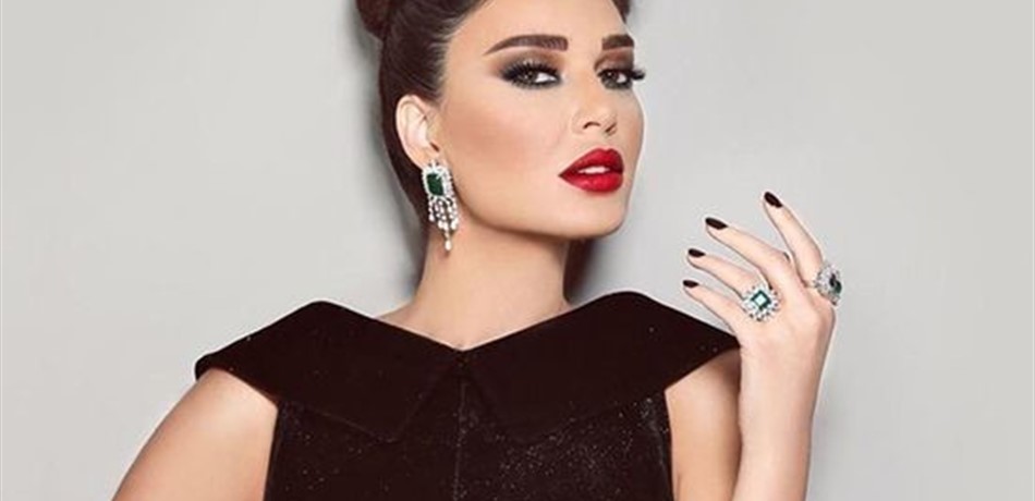 بالصورة.. سيرين عبد النور بفستان زفاف من إيلي صعب منذ 22 عاماً!<br/>