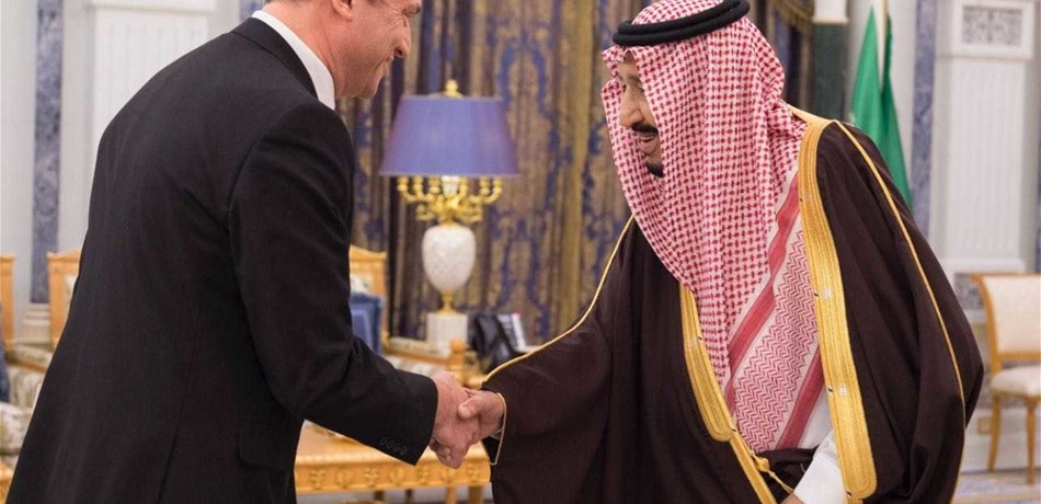 السفير اللبناني يقدم اوراق اعتماده.. ولفتة خاصة من الملك تجاه لبنان 
