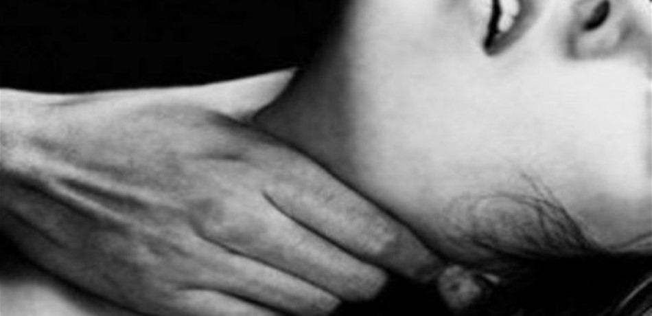تفاصيل مروعة.. لبناني مقيم بدبي خنق حبيبته ثم وضع جثتها داخل حقيبة