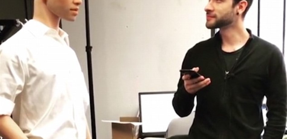"هنري" الروبوت الجنسي: "أداؤه خارق".. وهذا ما يستطيع فعله!