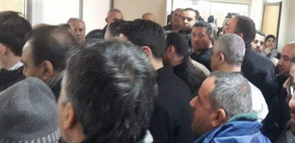 بالصورة.. إشكال وتضارب في مركز "الضمان" بطرابلس 