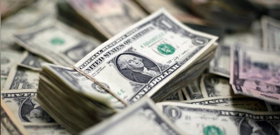 الدولار يتمسك بمكاسبه واليورو يتراجع<br/>