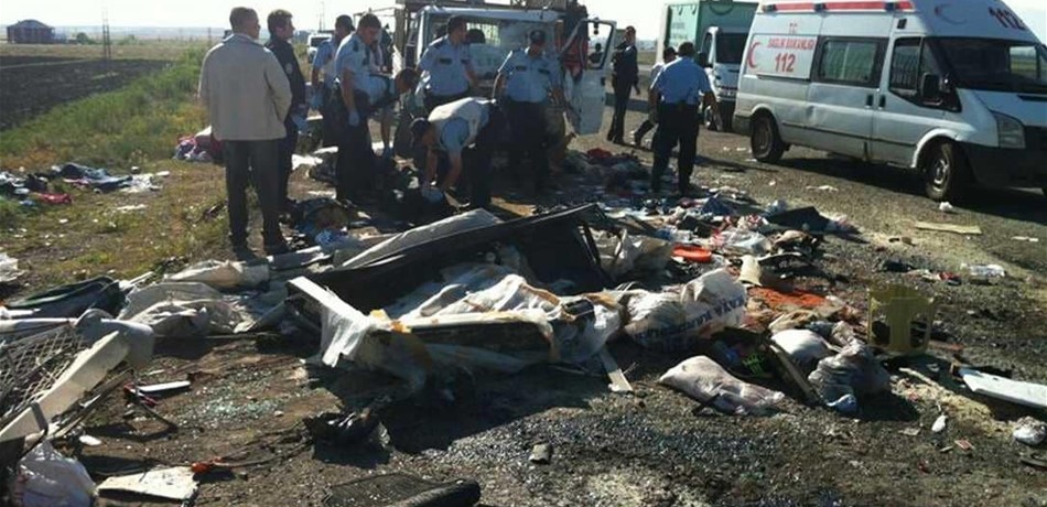 تركيا.. عشرات القتلى والجرحى بحادث حافلة تقل مهاجرين