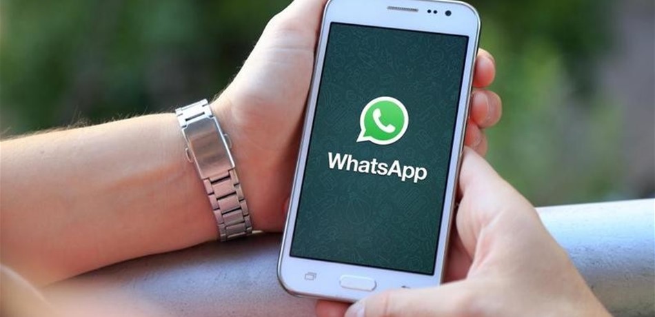 مقابل دولارين فقط.. تطبيق يستغل خاصيةً في "واتسآب" للتجسس عليك!