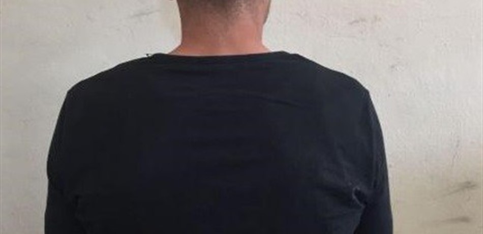 بالصورة.. مطلوب بجرائم سرقة ومخدرات بقبضة "المعلومات"