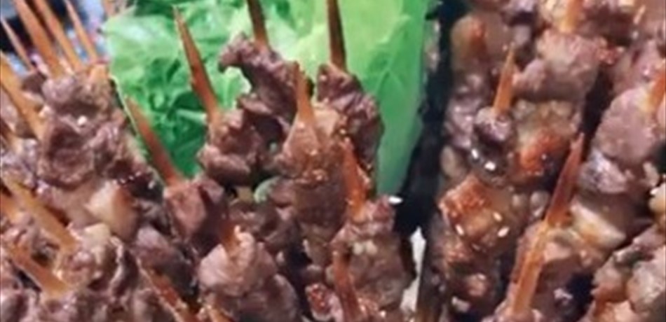 بالفيديو.. "بوكيه" اللحم ينافس الزهور في المناسبات الرومانسية  