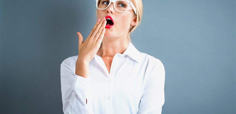 لا تنزعجي من شعورك بالكسل.. فقد يكون دليلاً على ذكائك!