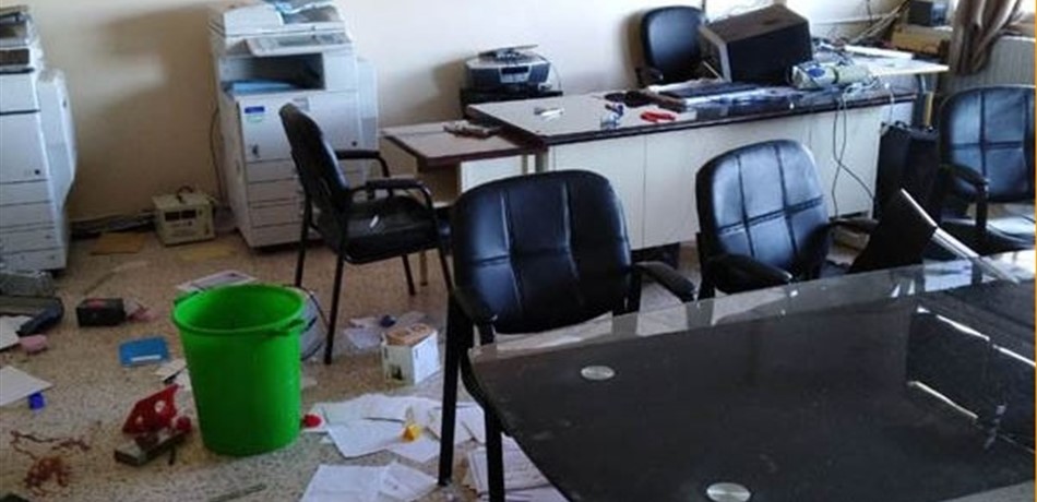 بالفيديو: إعتداء على ثانوية في الجنوب.. تحطيم المكاتب وإشعال مولد الكهرباء!