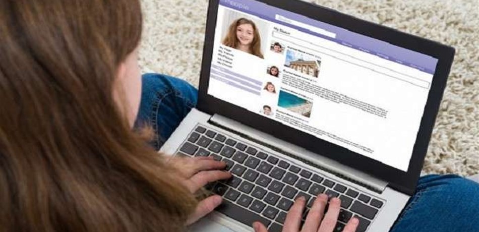 ما علاقة "فيسبوك" بمستوى الكورتيزول في الجسم؟