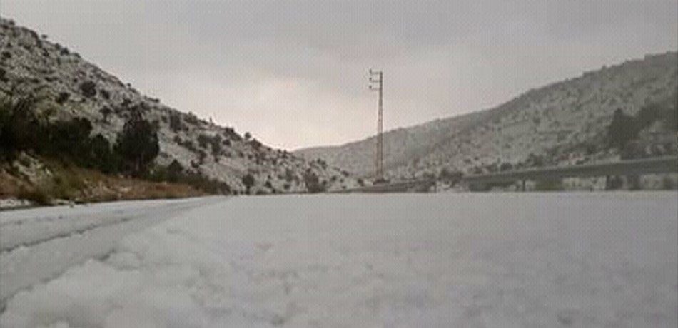 عواصف رعدية وتساقط برد وأمطار غزيرة في البقاع الشمالي
