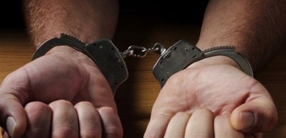 توقيف مطلوب بجريمتي قتل في منطقة القصر 