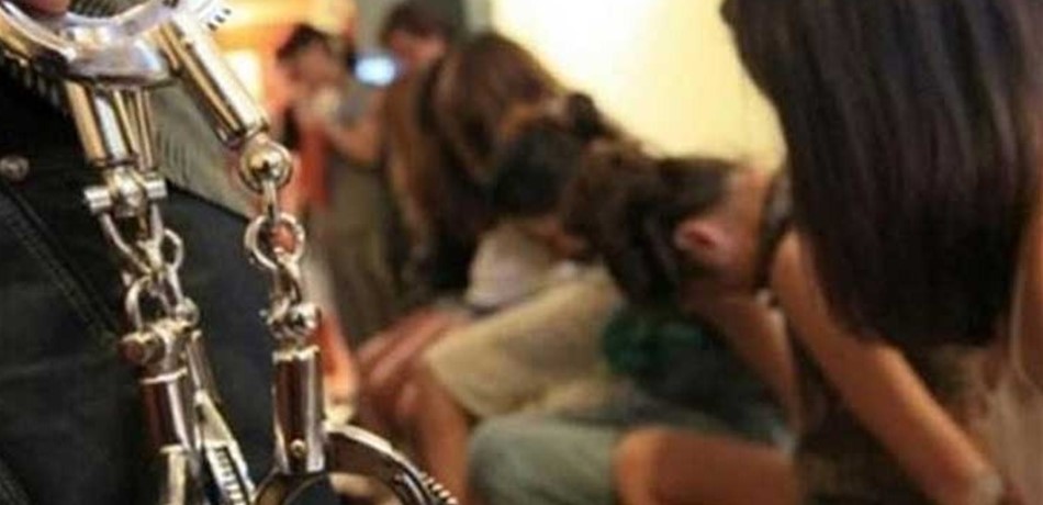 بالتفاصيل: شبكة دعارة تعمل بسرية في أحد فنادق المعاملتين.. هكذا أوقفت