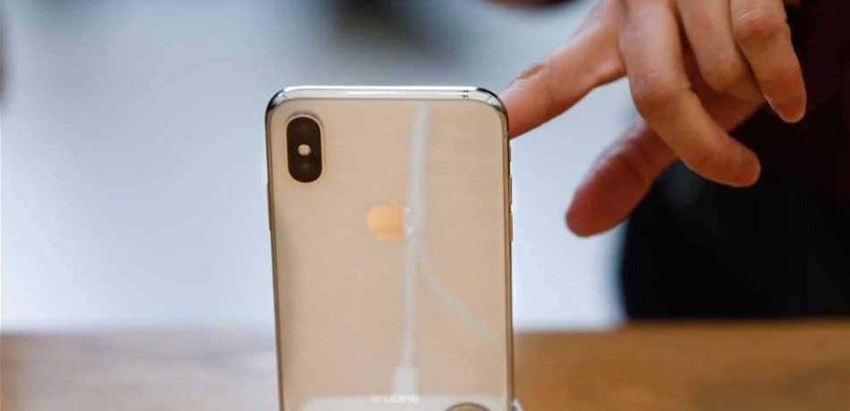 "آيفون X" بعدسة ثالثة في 2019