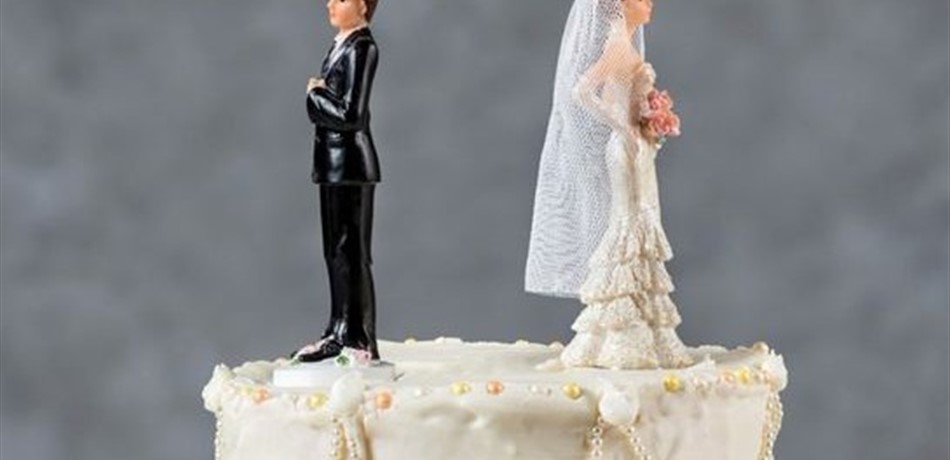 كذبة بيضاء قالها لزوجته كلّفته زواجه وحوّلت حياته لمأساة!