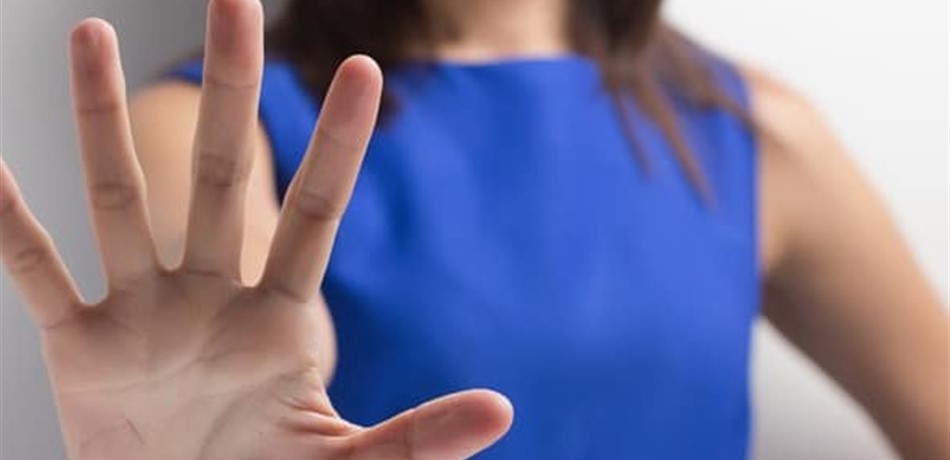 غرف خاصة وتحرّش بممثلين.. ماذا يجري خلف الستار؟