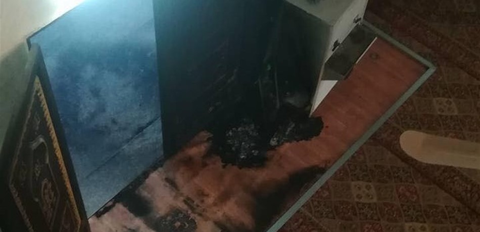مستوطنون يحرقون مدخل مسجد في الضفة الغربية