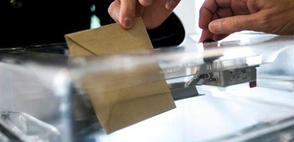 موظفون كبار يتدخلون في الانتخابات؟