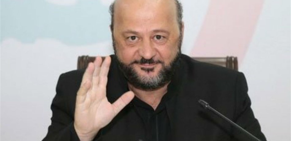  الرياشي غادر الى كندا مع عقيلته 