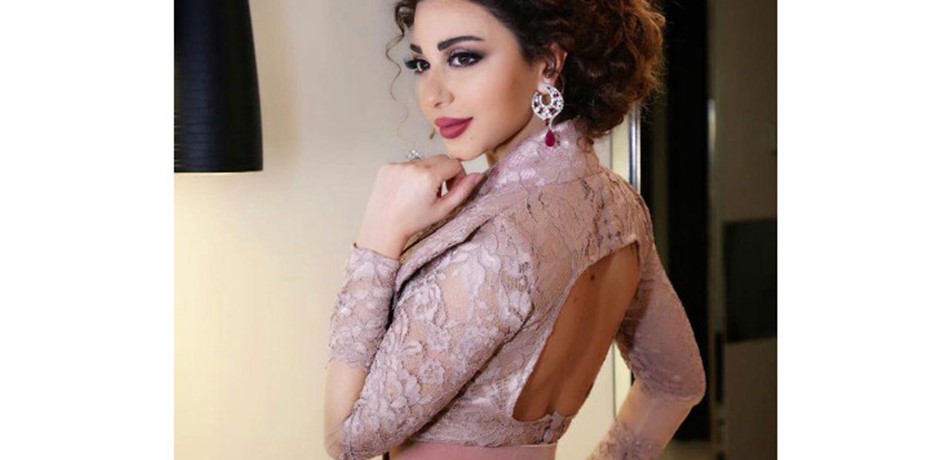 بالفيديو.. قبلة مثيرة من رامي قاضي على جسد ميريام فارس