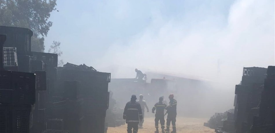 حريق هائل في معمل بلاستيك في الوزاني