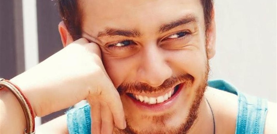 بالصورة: سعد لمجرد يثير الجدل.. وضع قرطاً فضياً! 