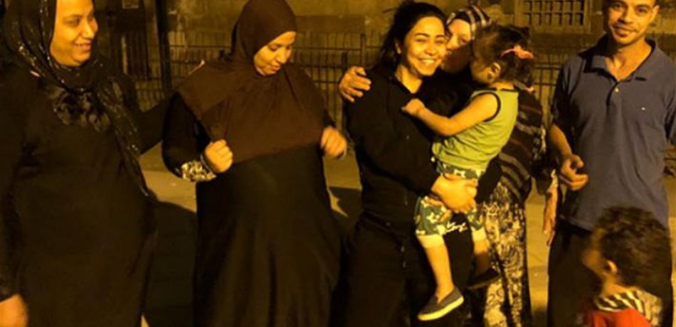 بالصور: بعد أيام على وفاة والدها.. هذا ما فعلته شيرين عبد الوهاب