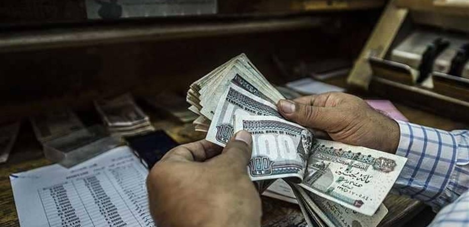 المصريون من بين أكثر 10 جنسيات تحول نقوداً إلى بلادها