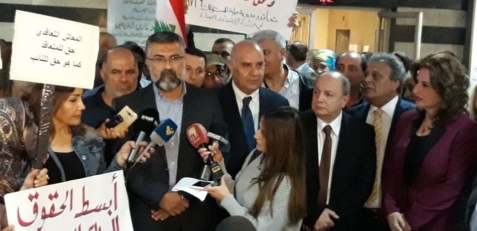 اعتصام لمتعاقدي الإدارات في وزارة الإعلام 
