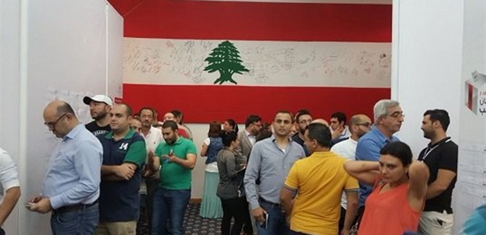 بالصور.. لبنانيون يقترعون في دبي