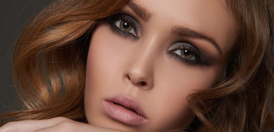 5 تقنيات اتبيعها عند وضع مكياج العيون