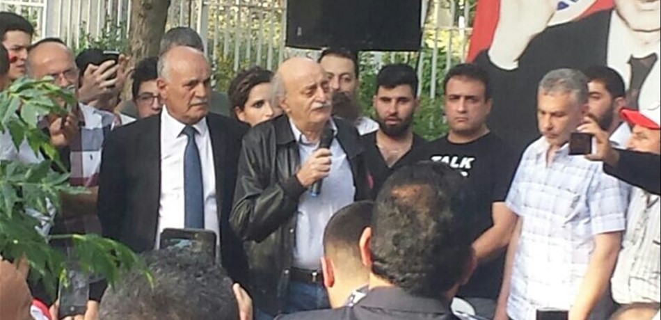 جنبلاط يجول في الشوف الاعلى: المختارة في حالة حصار
