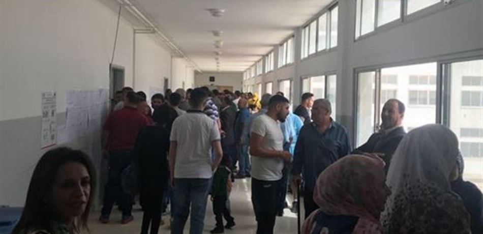 اقفال باب أحد مراكز الاقتراع في الجنوب.. ماذا حصل؟