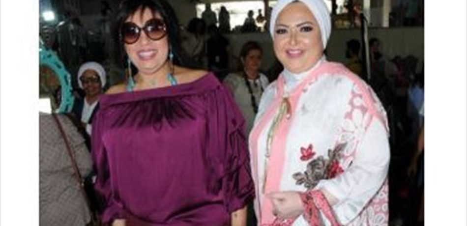 بالصورة: "شهيرة" تثير الجدل بظهورها بدون حجاب.. وهذا ما فعلته فيفي عبده