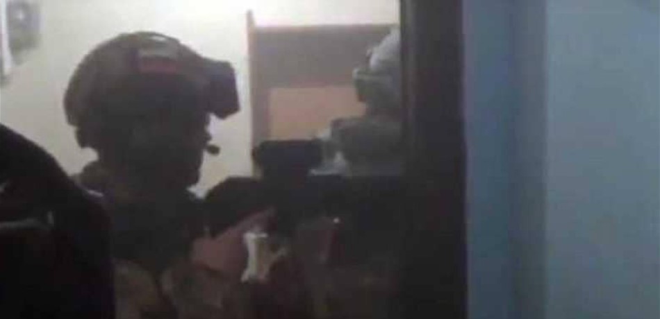 بالصور.. مواجهة قاتلة مع "داعشي" بإحدى مدن المونديال