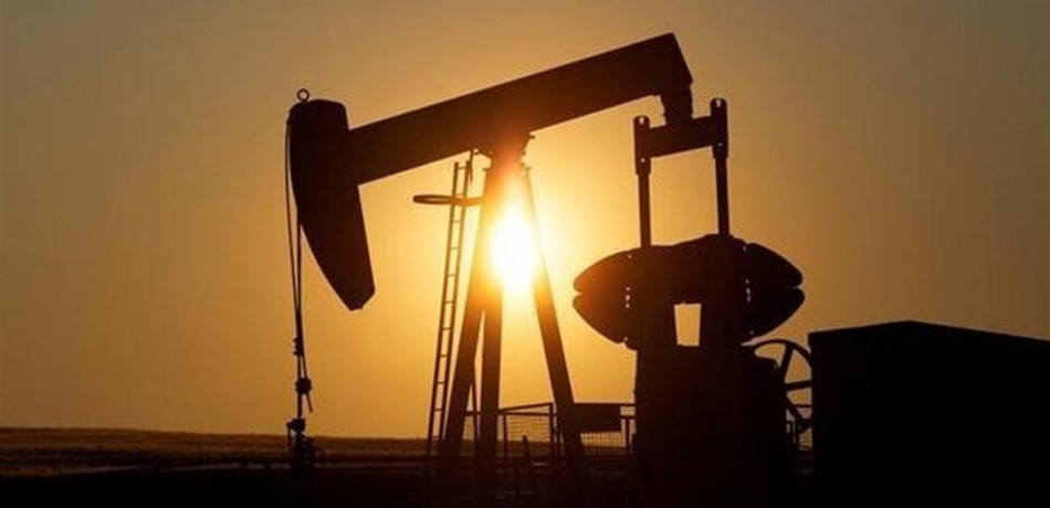 بالأرقام: تراجع مفاجئ لأسعار النفط.. وترقب عالمي لـ"كلمة ترامب"